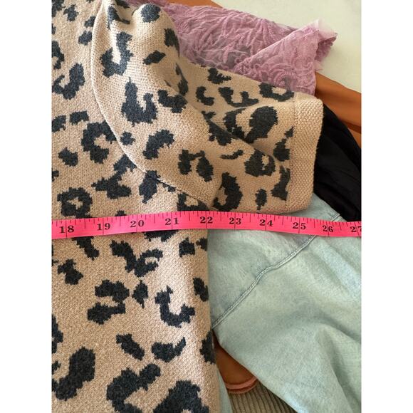 Abercrombie & Fitch leopard cheetah luxesoft short sleeve cardigan size L - Picture 4 of 6